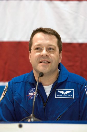 STS-116 Crew and ESA astronaut Thomas Reiter during Crew Return Ceremony