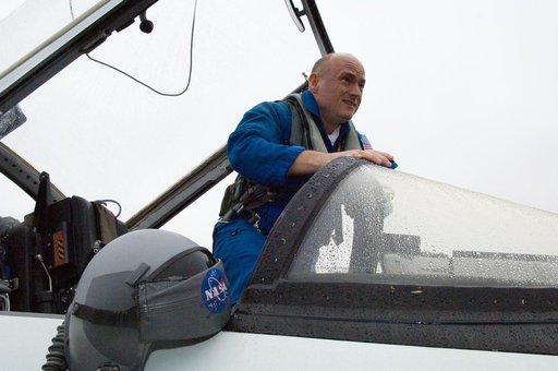 STS-118 Crew Members prepare to fly T-38s to KSC