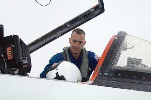 STS-118 Crew Members prepare to fly T-38s to KSC
