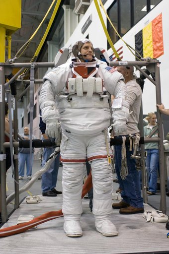 STS-120 Astronauts Scott Parazynski and Doug Wheelock at NBL