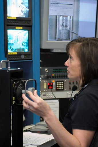 STS-125 Crewmembers prepare for NBL Dive