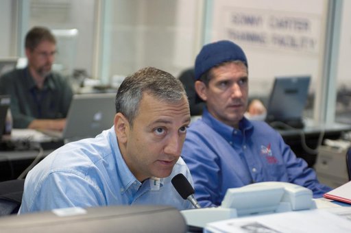 STS-125 Crewmembers prepare for NBL Dive