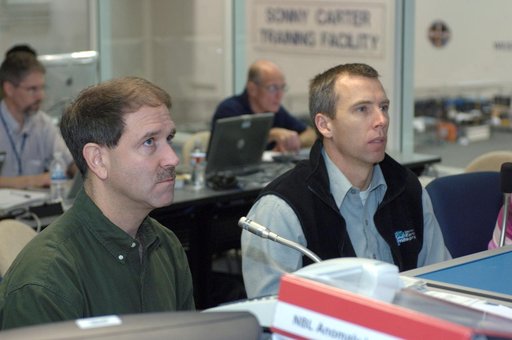 STS-125 Crewmembers preparing for NBL dive
