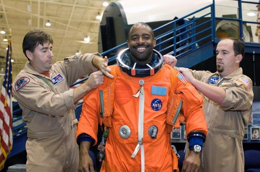 STS-122 Crew Members during Post Insertion / Deorbit Prepreparation in Building 9 NW