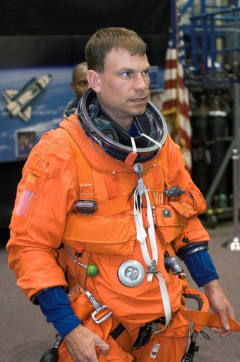 STS-122 Crew Members during Post Insertion / Deorbit Prepreparation in Building 9 NW