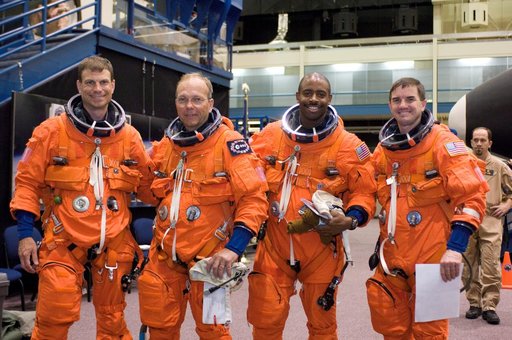 STS-122 Crew Members during Post Insertion / Deorbit Prepreparation in Building 9 NW