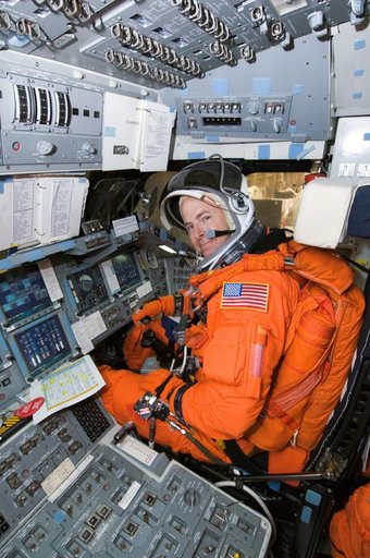 STS-122 Crew Members during Post Insertion / Deorbit Prepreparation in Building 9 NW