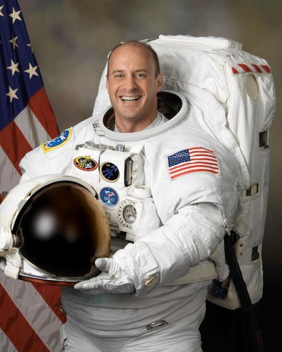 Official Portrait of Astronaut Garrett Reisman