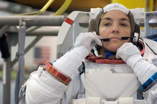 STS-126 Preflight Training - Suitup for Dive