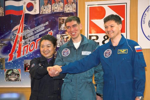 Expedition 17 Pre-launch Images from Kazakhstan