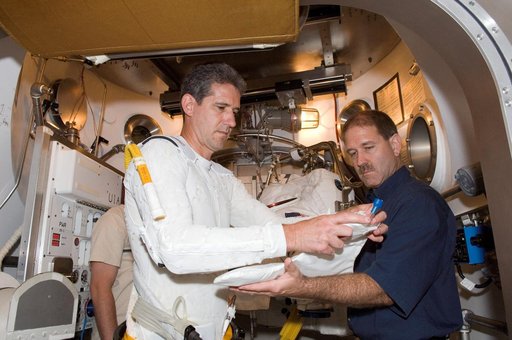 STS-125 Astronaut Mike Good during SSATA chamber run