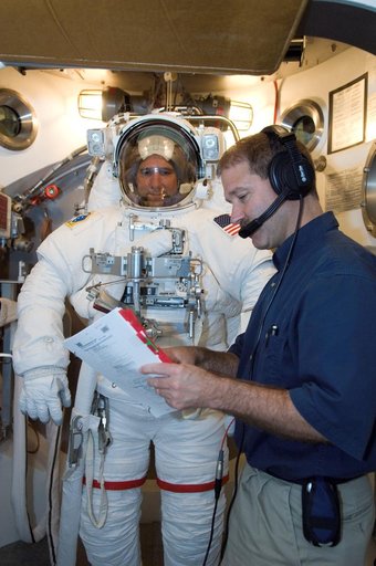 STS-125 Astronaut Mike Good during SSATA chamber run