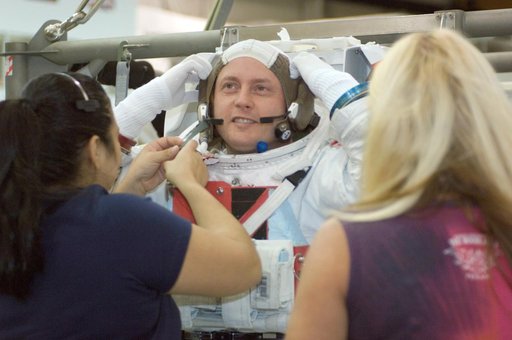 Expedition 18 crew member Koichi Wakata & Mike Fincke