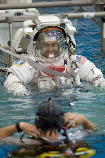 Expedition 18 crew member Koichi Wakata & Mike Fincke