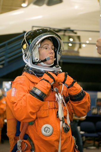 STS-126 and Expedition 18 Crew Payload Egress Training