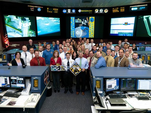 STS-124/1J ISS Orbit 1 flight control team portrait