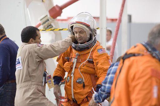 STS-127 water survival training at the NBL pool.