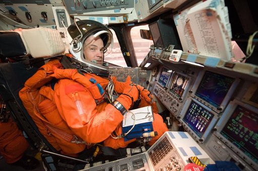 STS-128 / Expedition 20 crew during CCT Bailout Training