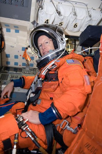 STS-128 Egress Training with Expedition 26 Crewmember