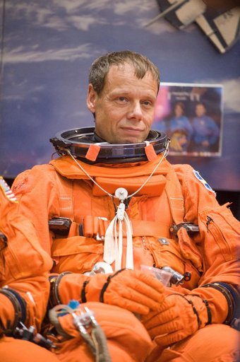 STS-128 Egress Training with Expedition 26 Crewmember