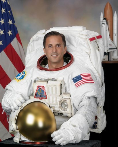 Official Portrait of Astronaut Joe Acaba