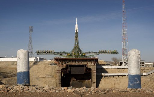 Expedition 19 Soyuz Erection