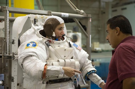 STS-128 crew members Danny Olivas and Nicole Stott during STS-128 17A EVA 1 Training