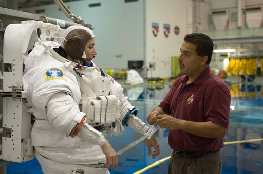 STS-128 crew members Danny Olivas and Nicole Stott during STS-128 17A EVA 1 Training