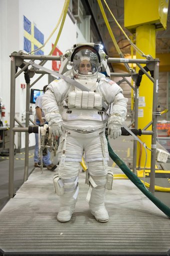STS-128 crew members Danny Olivas and Nicole Stott during STS-128 17A EVA 1 Training