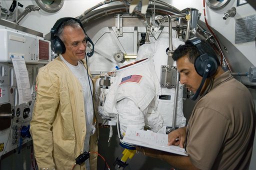 SSATA Crew Training and EMU Verification for STS-128 crew member Danny Olivas during suited dry run.