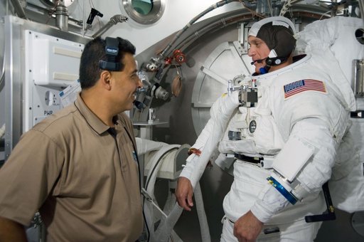 SSATA Crew Training and EMU Verification for STS-128 crew member Danny Olivas during suited dry run.