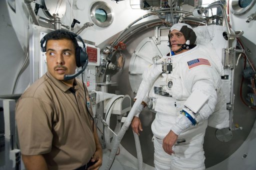 SSATA Crew Training and EMU Verification for STS-128 crew member Danny Olivas during suited dry run.