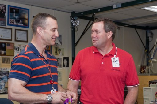 STS-129 crew training in the JSC VR lab during SSRMS refresher training.
