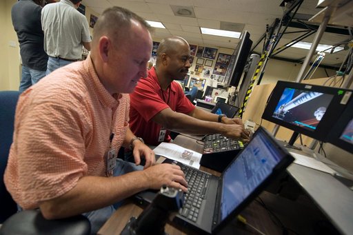 STS-129 crew training in the JSC VR lab during SSRMS refresher training.