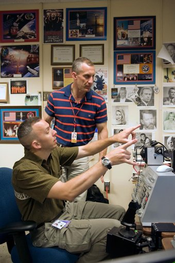 STS-129 crew training in the JSC VR lab during SSRMS refresher training.