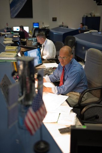 STS-125 Flight Controllers on Console During HST Grapple - Orbit 1. Flight Director: Tony Ceccacci