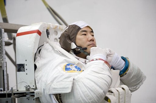 Soichi Noguchi preparations for Maintenance EVA task at the NBL