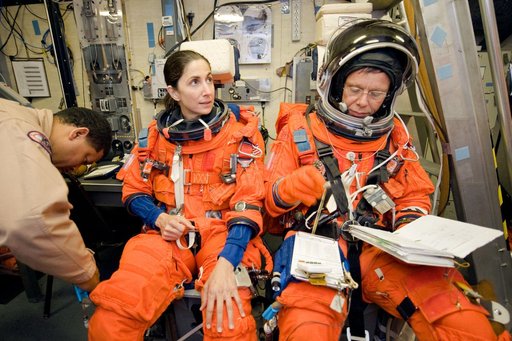 STS-128 Preflight Training in Bldg. 5 Fixed Based Simulator