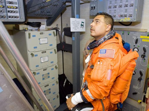 STS-128 Preflight Training in Bldg. 5 Fixed Based Simulator