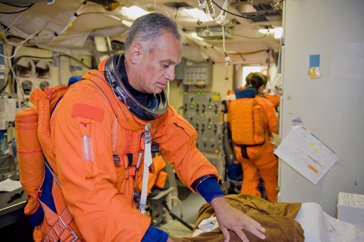 STS-128 Preflight Training in Bldg. 5 Fixed Based Simulator