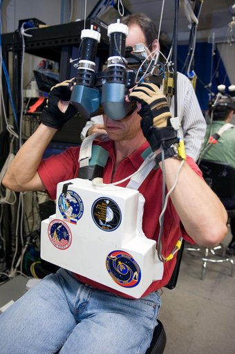 STS-128 Preflight Training, VR Lab