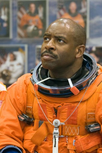 STS-129 Preflight Training. Suited payload egress training.