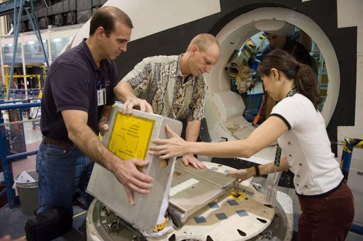 STS-131 suited payload egress training (FFT PLD EG 91019) with the STS-131 crew.