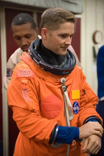 STS-131 suited payload egress training (FFT PLD EG 91019) with the STS-131 crew.