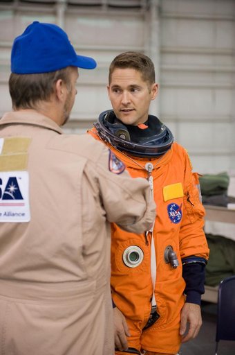 STS-131 Water Survival Training at NBL.