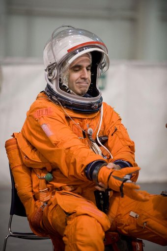 STS-131 Water Survival Training at NBL.
