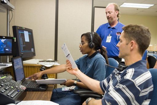 STS-131 crew during VR Lab MSS/EVAB SUPT3 Team 91016 training