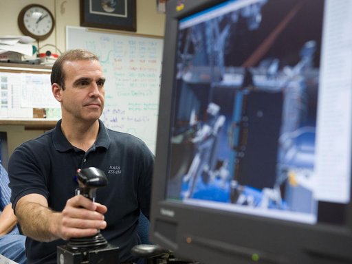 STS-131 crew during VR Lab MSS/EVAB SUPT3 Team 91016 training