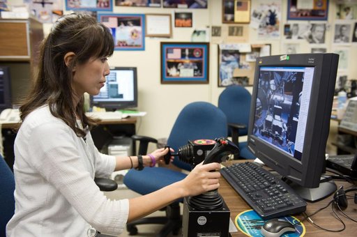 STS-131 crew during VR Lab MSS/EVAB SUPT3 Team 91016 training