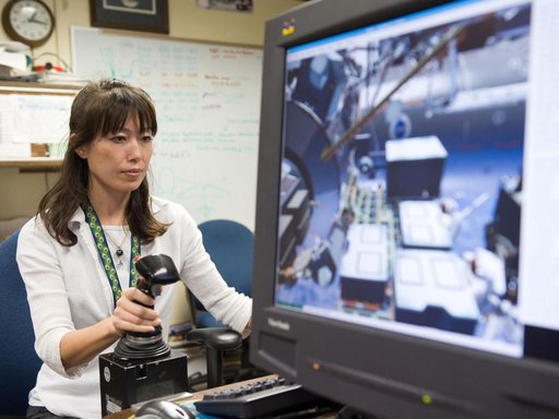 STS-131 crew during VR Lab MSS/EVAB SUPT3 Team 91016 training